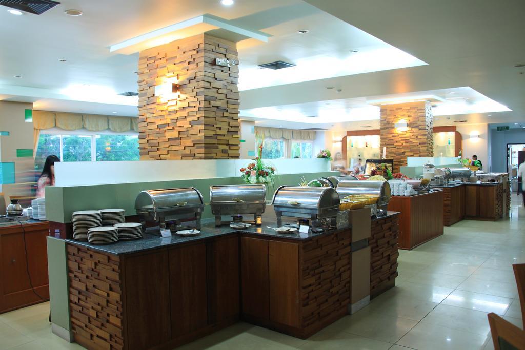 Sea Breeze Jomtien Resort Патая Екстериор снимка